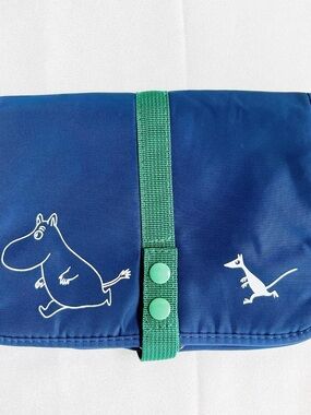 NWOT kawaii Moomin travel makeup and toiletry bag with hook in navy blue